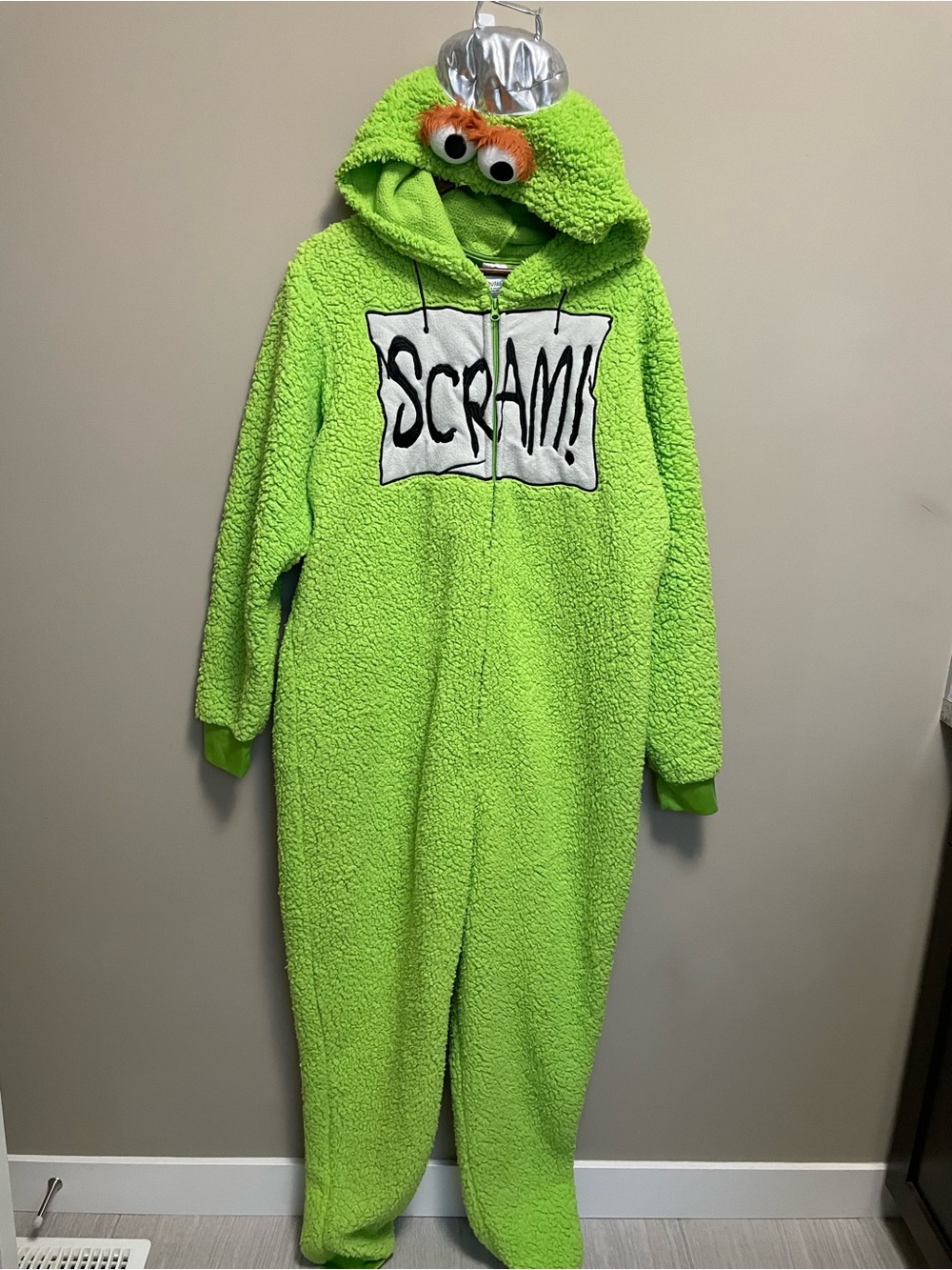 Sesame Street Oscar The Grouch Spirt Halloween Onesie Men Women L / XL